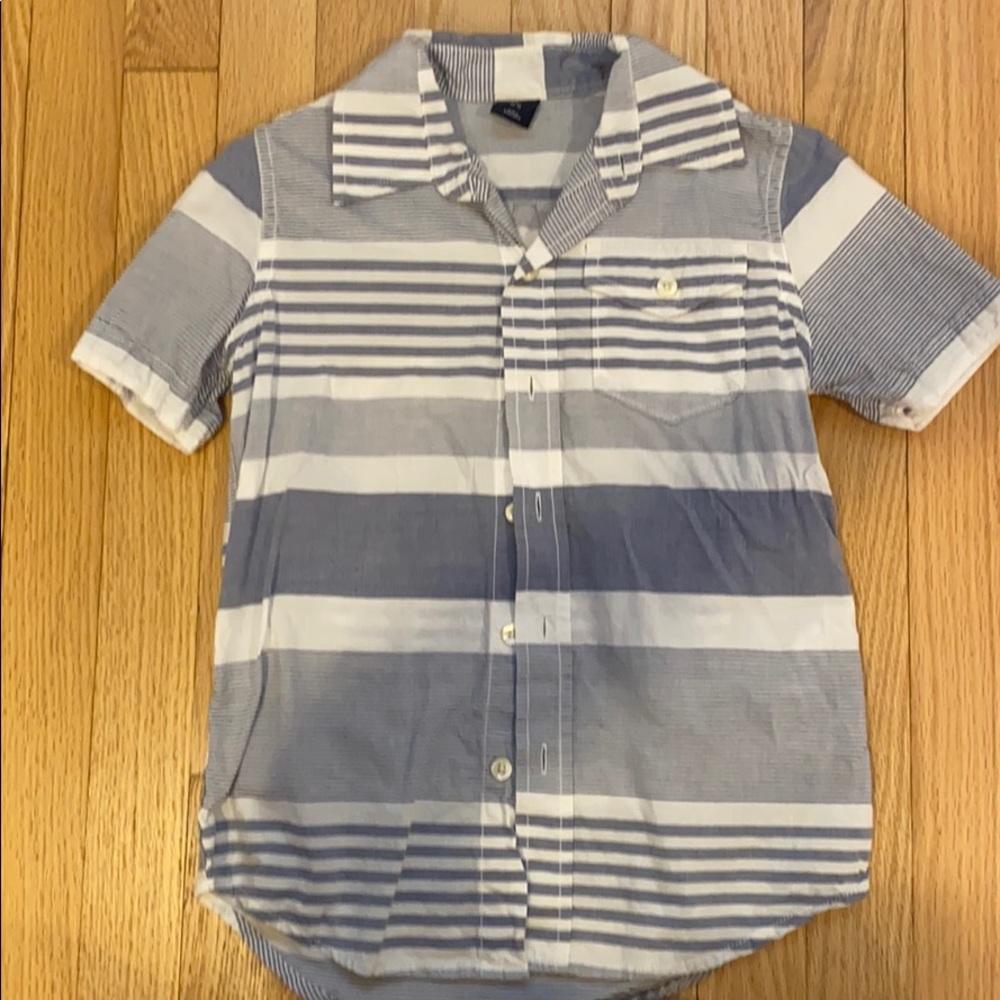 Boys kids  gap button down. Worn once for pictures